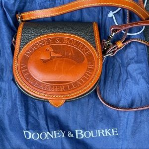 Big Duck Head Dooney crossbody wore once. Like new. Pet free and smoke free home